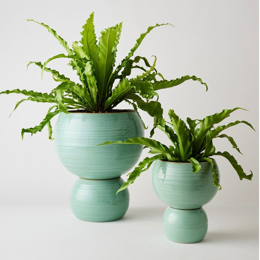 Spherical plant pot